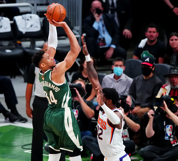  字母哥暴扣统治内线雄鹿轻取尼克斯迎五连胜