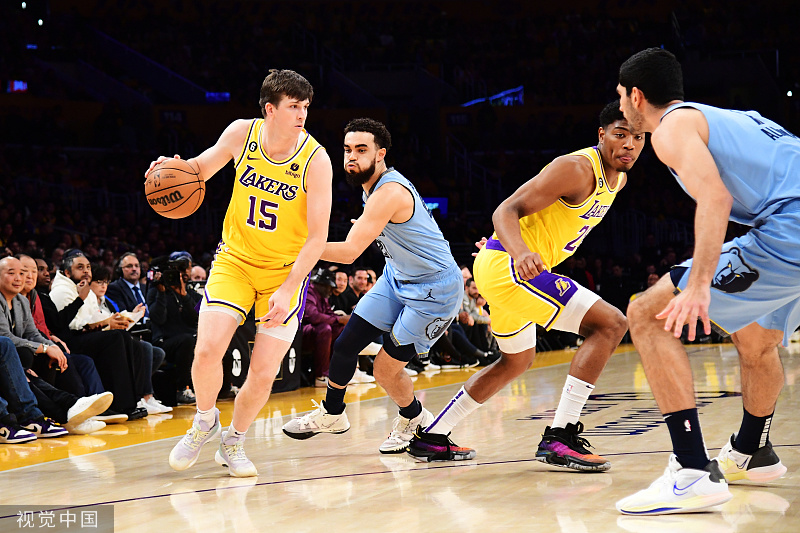  里夫斯替补奇兵改变战局，湖人全民皆兵终结爵士四连胜